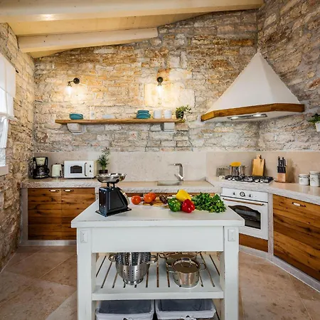 Ferienhaus Lovely Home In Vodnjan *