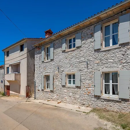 Holiday home Awesome In With Wifi Vodnjan